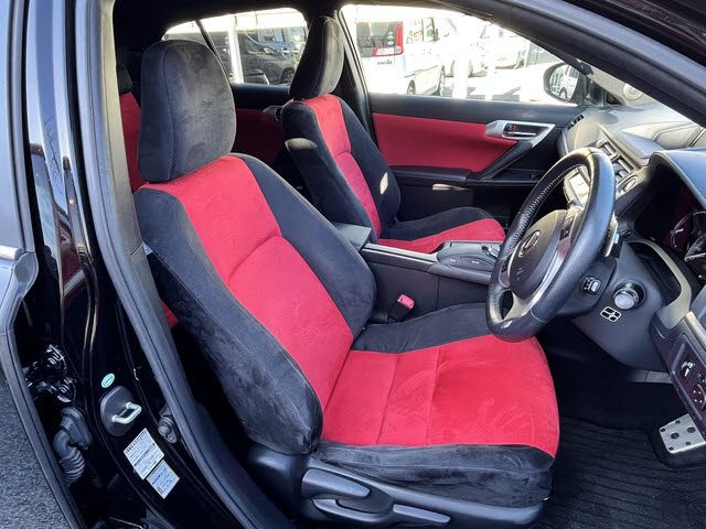 TOYOTA LEXUS CT200H 2012 Image 31