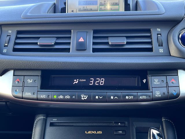 TOYOTA LEXUS CT200H 2012 Image 31