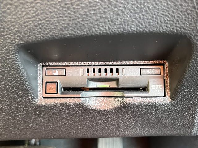 TOYOTA PRIUS 2019 Image 31