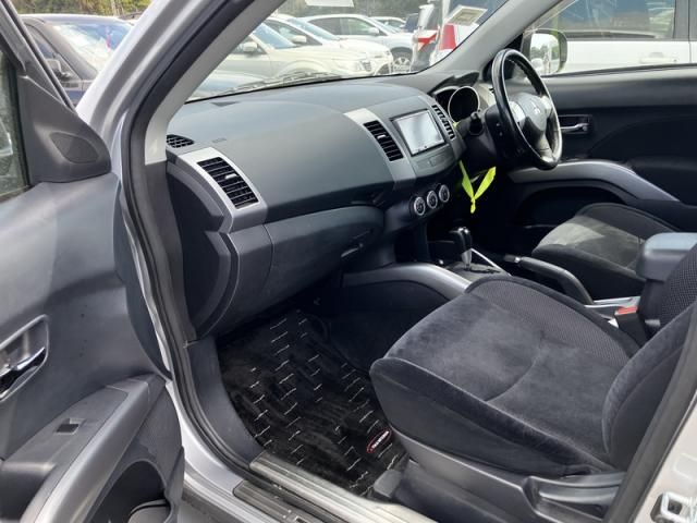 MITSUBISHI OUTLANDER 2WD 2011 Image 31