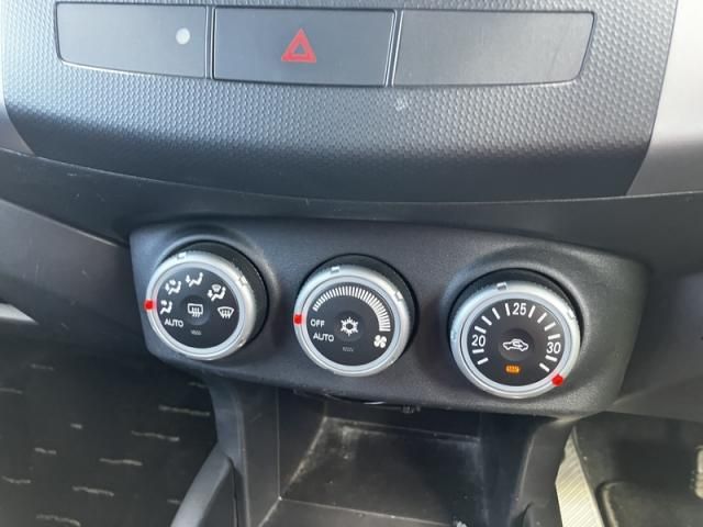 MITSUBISHI OUTLANDER 2WD 2011 Image 31