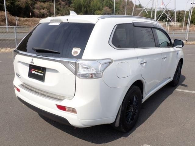 MITSUBISHI OUTLANDER PHEV 2015 Image 31