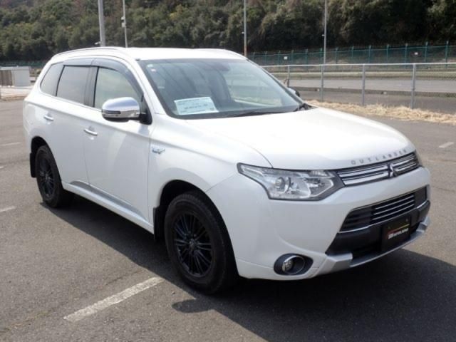 MITSUBISHI OUTLANDER PHEV 2015 Image 31