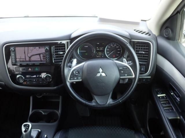 MITSUBISHI OUTLANDER PHEV 2015 Image 31