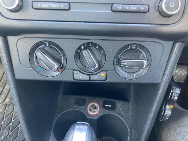 VOLKSWAGEN POLO 2013 Image 31