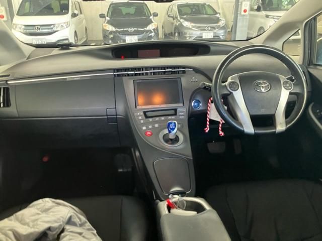TOYOTA PRIUS 2012 Image 31