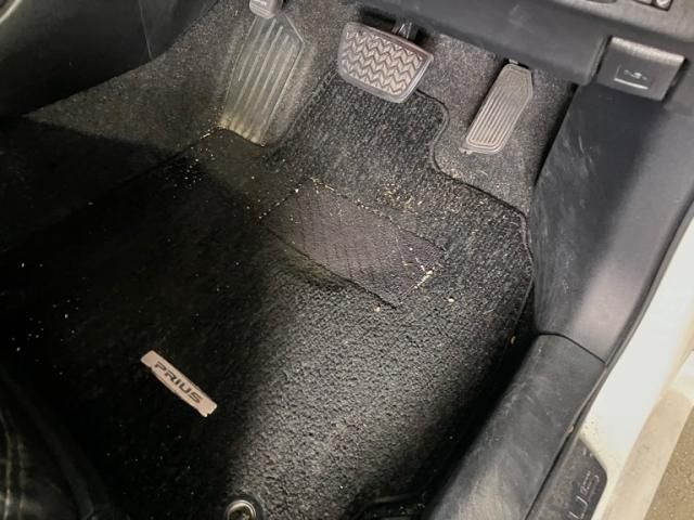 TOYOTA PRIUS 2012 Image 31