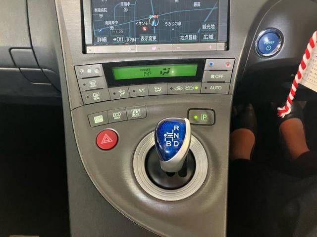 TOYOTA PRIUS 2012 Image 31