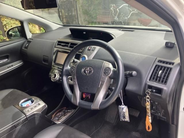TOYOTA PRIUS ALPHA 2015 Image 31