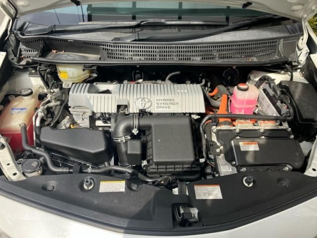TOYOTA PRIUS ALPHA 2015 Image 31