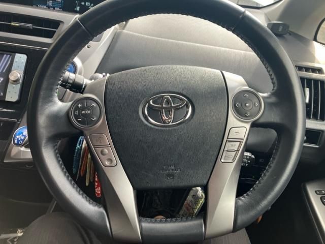 TOYOTA PRIUS ALPHA 2015 Image 31