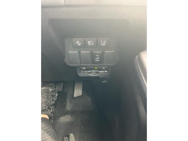 TOYOTA PRIUS ALPHA 2015 Image 31