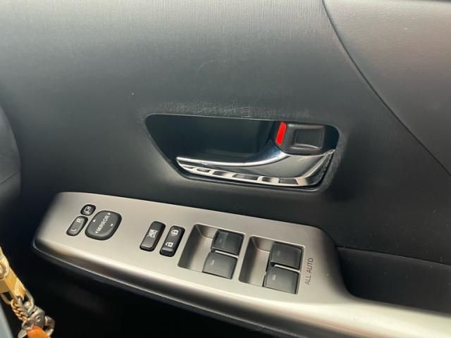 TOYOTA PRIUS ALPHA 2015 Image 31