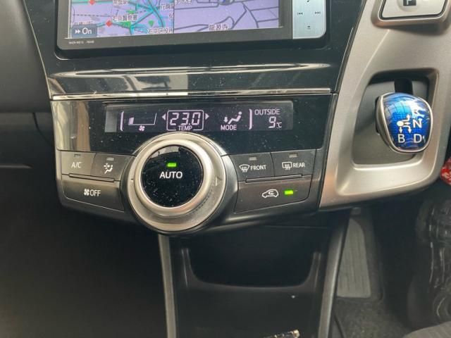 TOYOTA PRIUS ALPHA 2015 Image 31