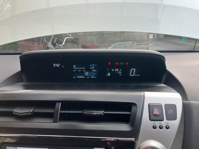 TOYOTA PRIUS ALPHA 2015 Image 31