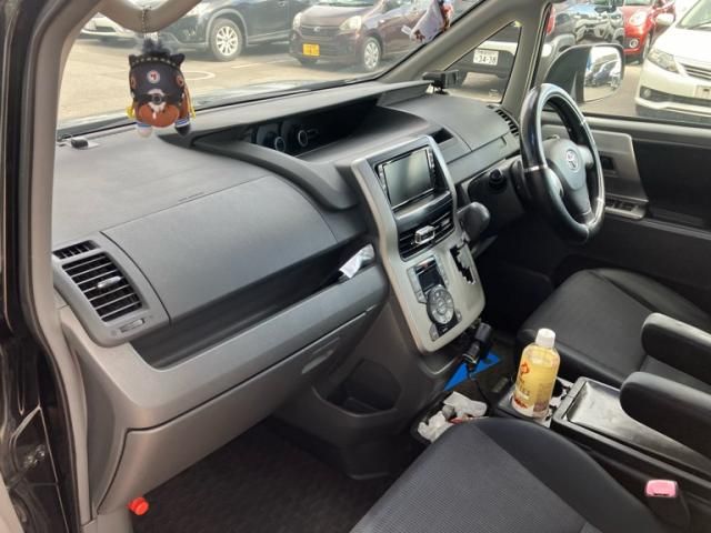 TOYOTA VOXY 4WD 2007 Image 31