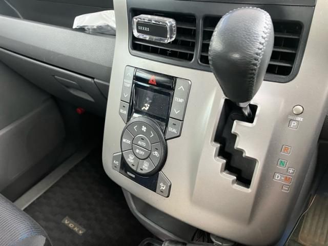 TOYOTA VOXY 4WD 2007 Image 31