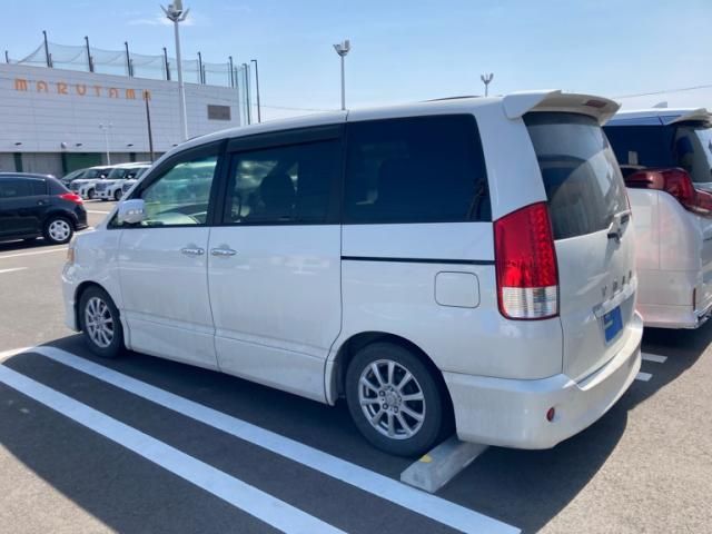 TOYOTA VOXY 2005 Image 31