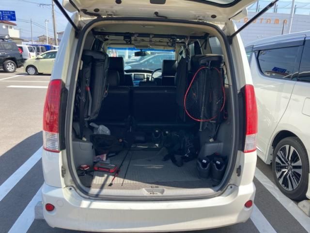 TOYOTA VOXY 2005 Image 31