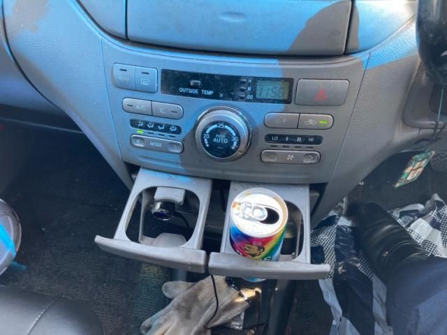 TOYOTA VOXY 2005 Image 31