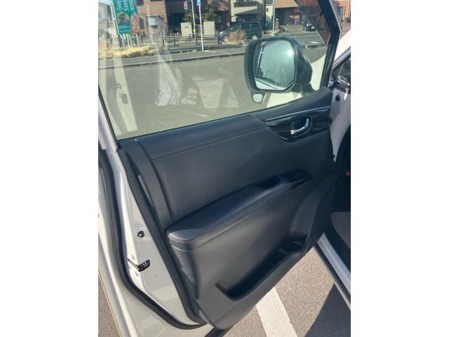 NISSAN ELGRAND 2012 Image 31