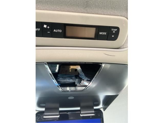 NISSAN ELGRAND 2012 Image 31
