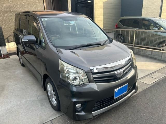 TOYOTA NOAH 2012 Image 31