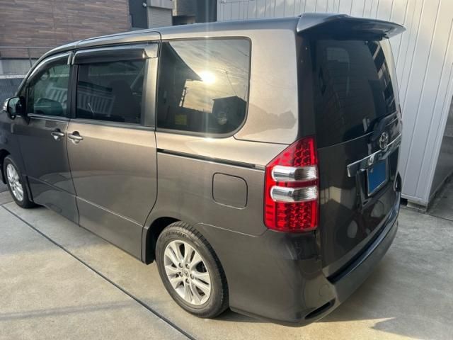 TOYOTA NOAH 2012 Image 31