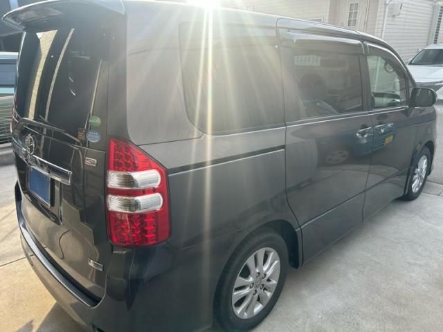 TOYOTA NOAH 2012 Image 31