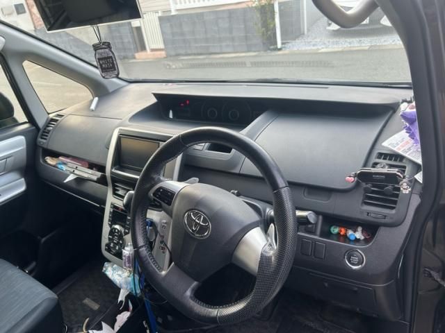 TOYOTA NOAH 2012 Image 31