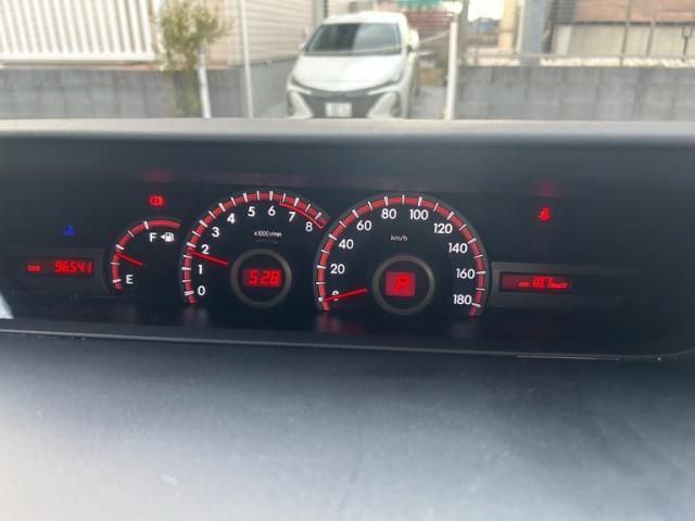 TOYOTA NOAH 2012 Image 31