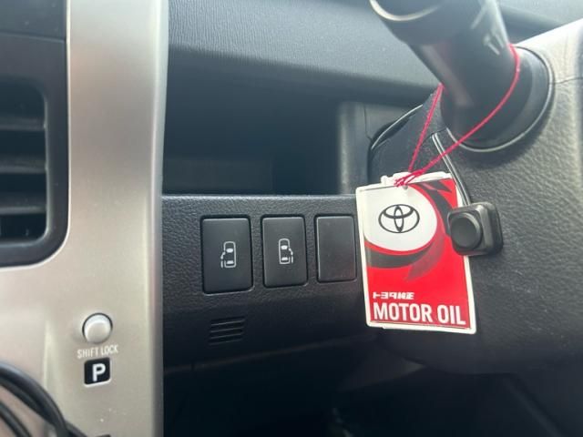 TOYOTA NOAH 2012 Image 31