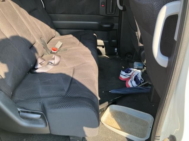 HONDA STEPWAGON SPADA 2010 Image 31