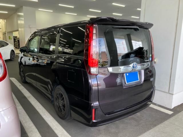 TOYOTA NOAH HYBRID 2015 Image 31