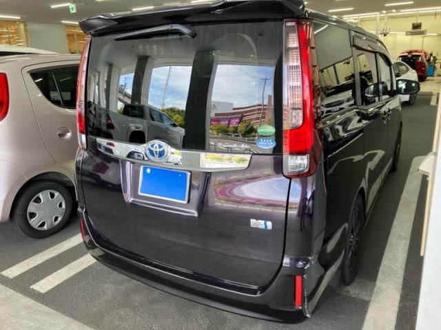 TOYOTA NOAH HYBRID 2015 Image 31