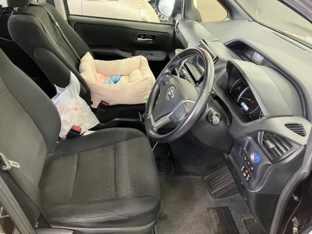 TOYOTA NOAH HYBRID 2015 Image 31