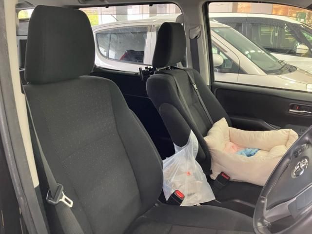 TOYOTA NOAH HYBRID 2015 Image 31