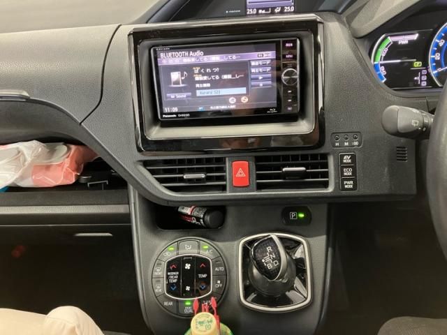 TOYOTA NOAH HYBRID 2015 Image 31