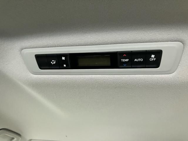 TOYOTA NOAH HYBRID 2015 Image 31