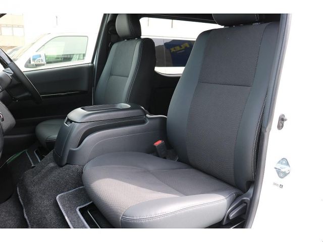 TOYOTA HIACE VAN 4WD 2026 Image 31