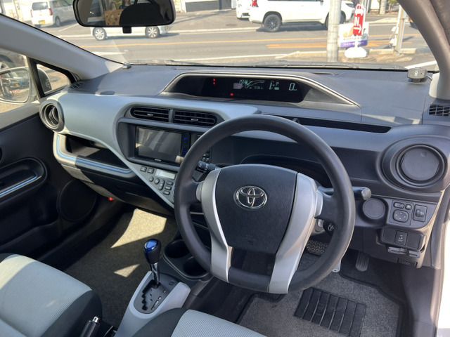 TOYOTA AQUA 2014 Image 31