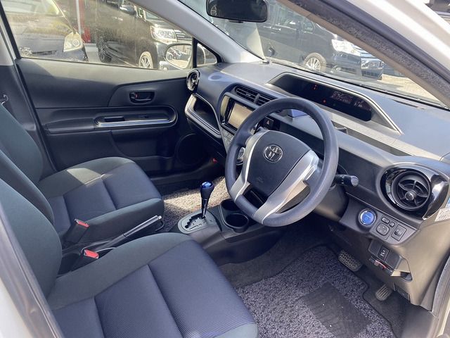 TOYOTA AQUA 2015 Image 31