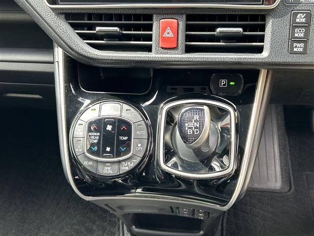 TOYOTA VOXY HYBRID 2021 Image 31