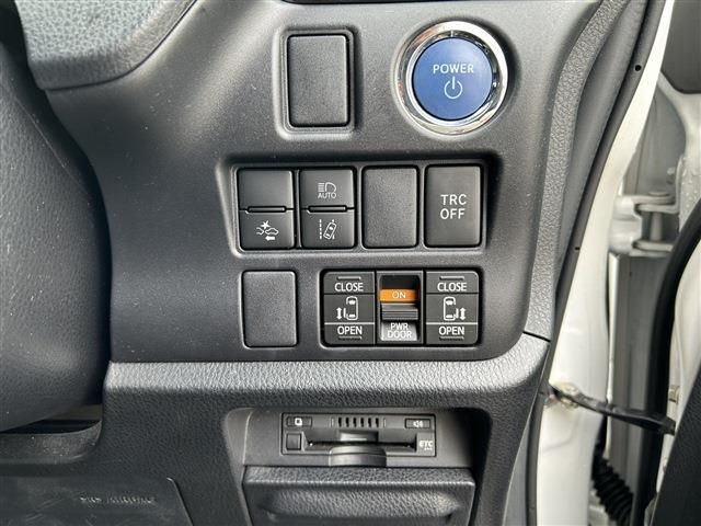 TOYOTA VOXY HYBRID 2021 Image 31