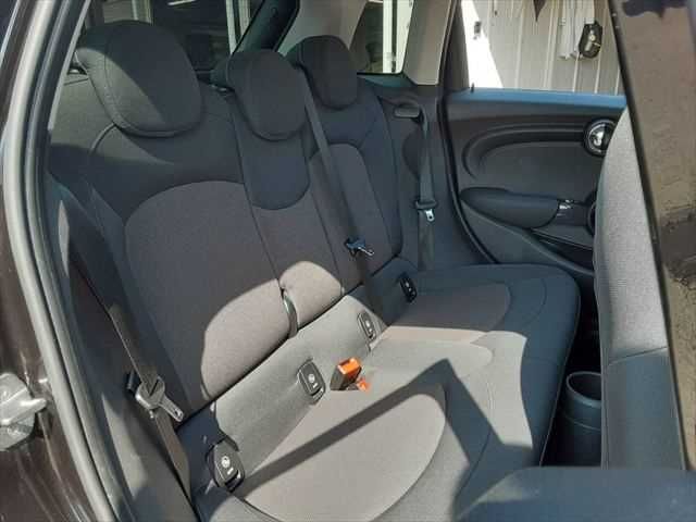 BMW MINI ONE 5DOOR 2019 Image 31