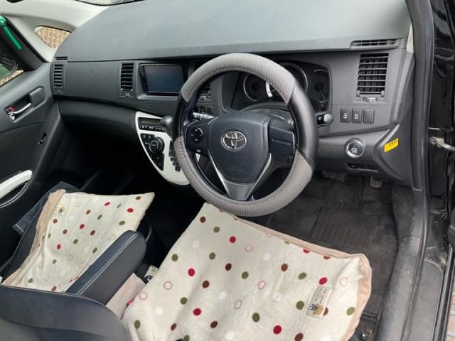 TOYOTA ISIS 2013 Image 31