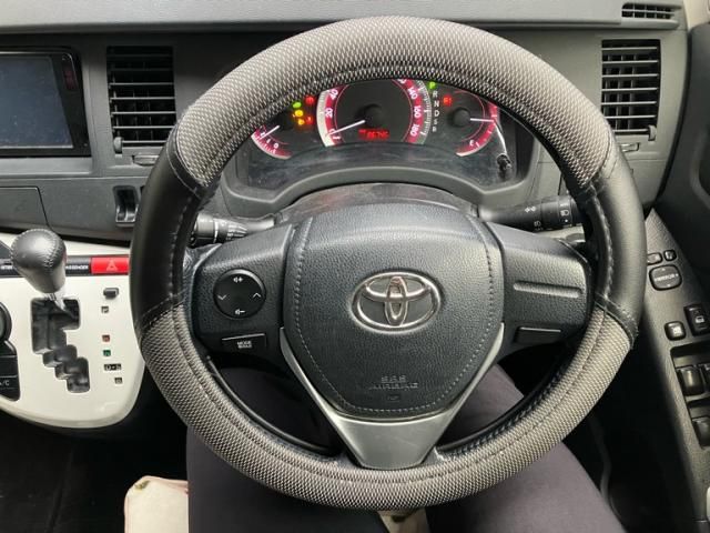 TOYOTA ISIS 2013 Image 31