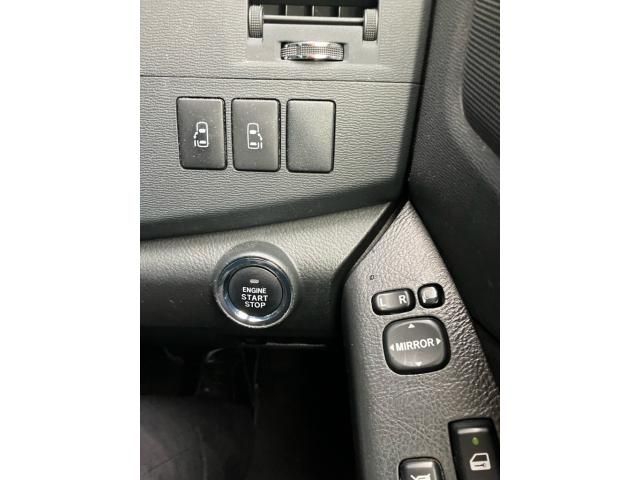 TOYOTA ISIS 2013 Image 31