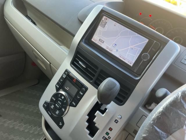TOYOTA NOAH 2013 Image 31