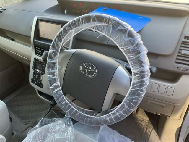 TOYOTA NOAH 2013 Image 31